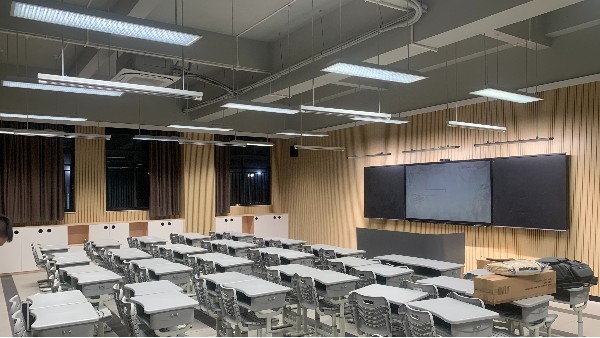 一盞護(hù)眼燈，百億新市場，教育照明招投標(biāo)旺季正迎來最激烈的專業(yè)角逐