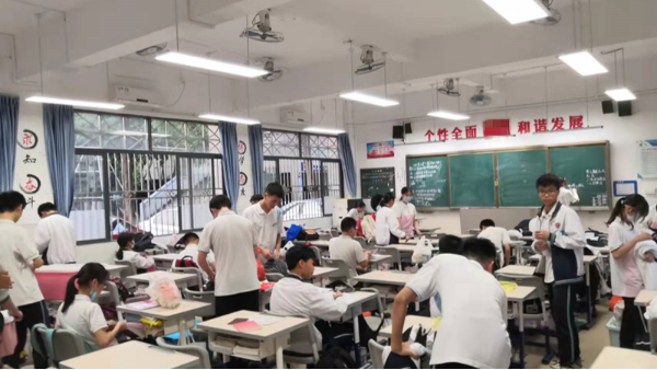 黑板燈，課堂視覺健康的守護者